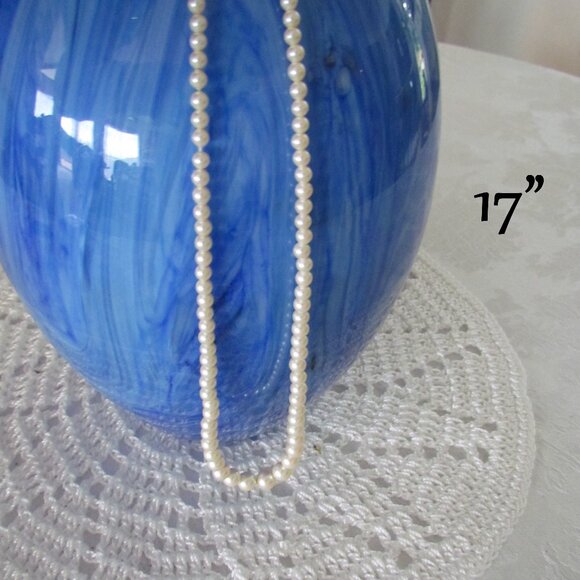 PEARL NECKLACE, 17" GRADUATED SIZES, GOLDEN CLASP, OFF-WHITE PEARL COLOR - Picture 2 of 5
